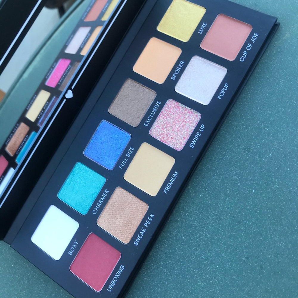Exclusive Boxy Charm Brand New Eyeshadow Palette